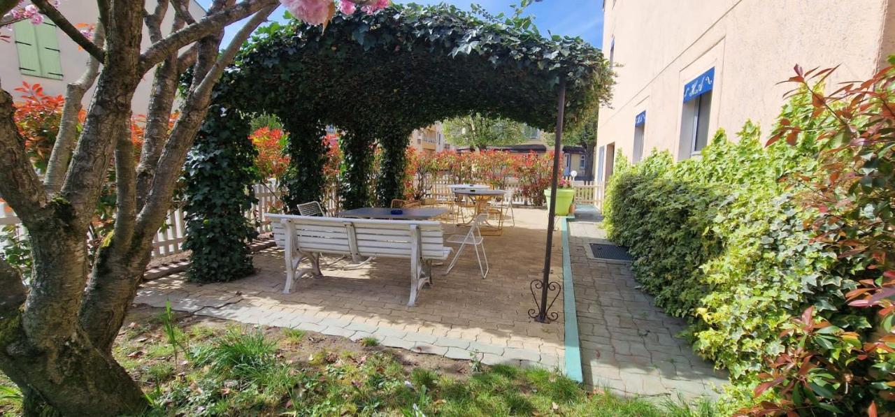 Kyriad Direct Arpajon Exterior foto
